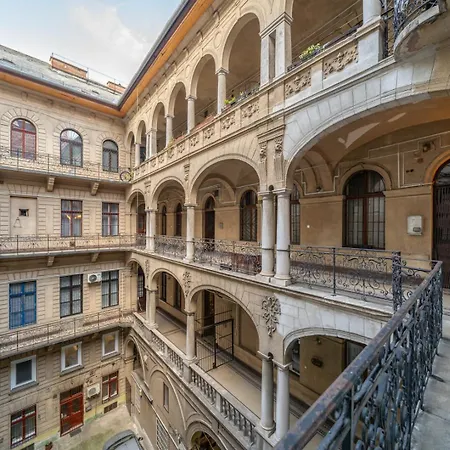 Cosy Corner - Erzsebet Blvd * Budapest