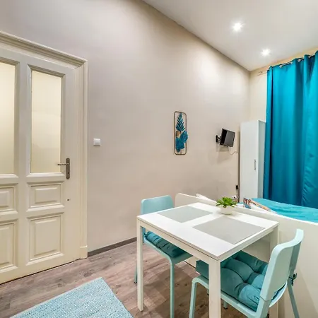 Cosy Corner - Erzsebet Blvd *