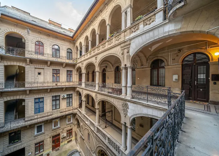 Cosy Corner - Erzsebet Blvd * Budapesta