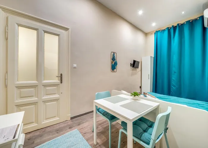 Cosy Corner - Erzsebet Blvd *